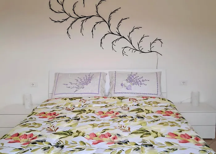 La Casa Del Sole 캐로다노인페리오리